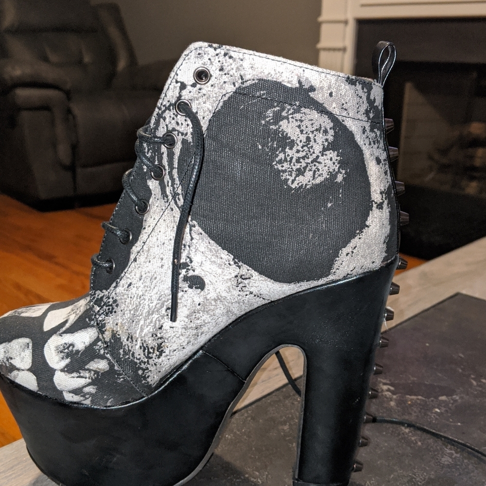 Platform skull boots
